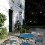 Petit Manoir De La Berthenlaire Bed and breakfast 3*