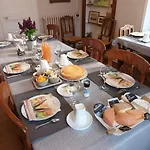 Petit Manoir De La Berthenlaire