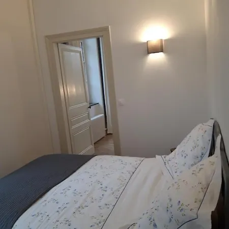 Bed & Breakfast Petit Manoir De La Berthenlaire *