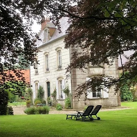 Petit Manoir De La Berthenlaire Bed and Breakfast