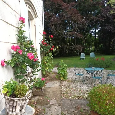 Petit Manoir De La Berthenlaire Bed & Breakfast *