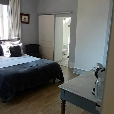 Petit Manoir De La Berthenlaire *