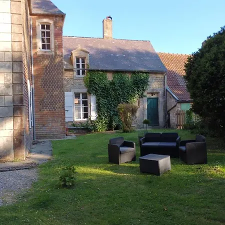 Petit Manoir De La Berthenlaire *