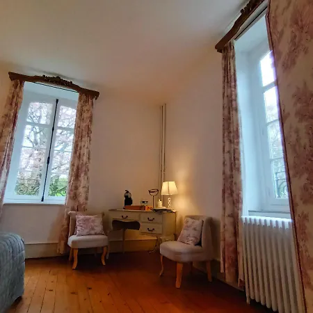 Alojamento de Acomodação e Pequeno-almoço Petit Manoir De La Berthenlaire 3*