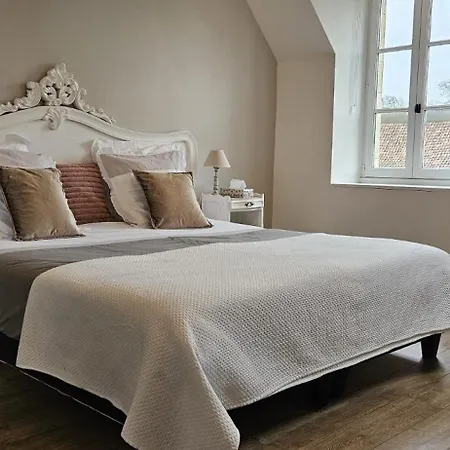 Petit Manoir De La Berthenlaire *