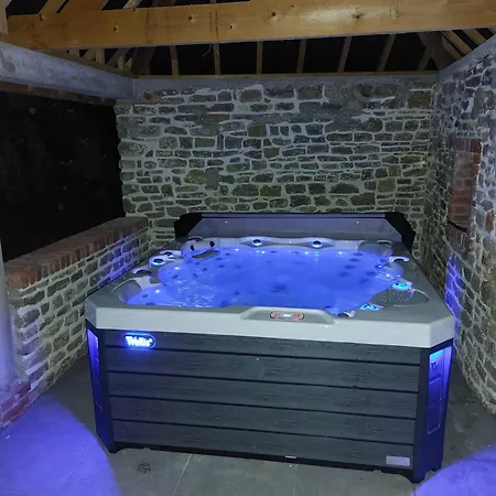 Alojamento de Acomodação e Pequeno-almoço Petit Manoir De La Berthenlaire 3*