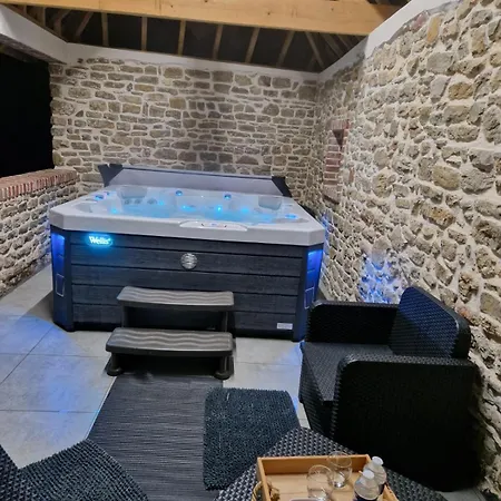 Bed & Breakfast Petit Manoir De La Berthenlaire *