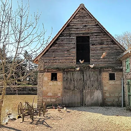Bed & Breakfast Petit Manoir De La Berthenlaire 3*