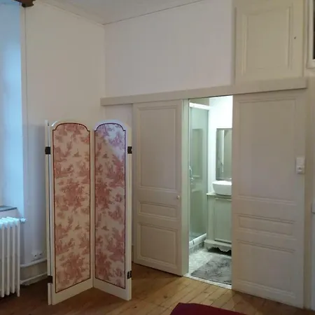 Petit Manoir De La Berthenlaire *