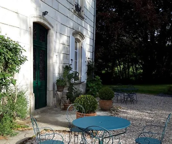 Petit Manoir De La Berthenlaire Bed & Breakfast 3*