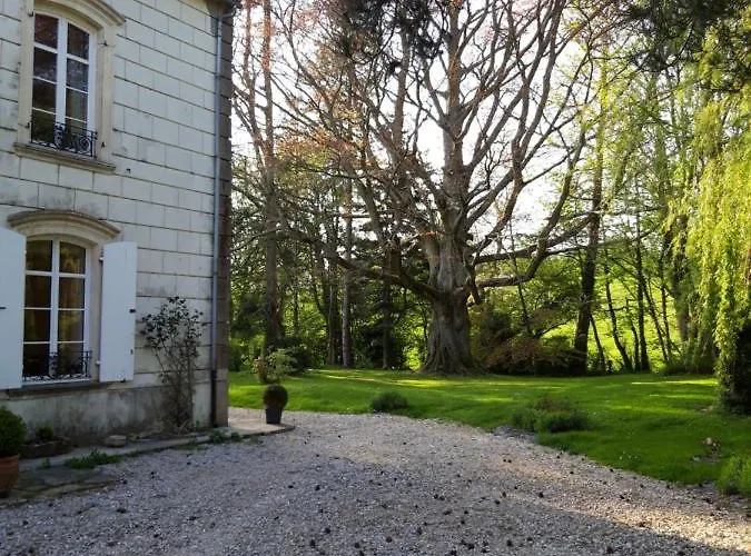Petit Manoir De La Berthenlaire