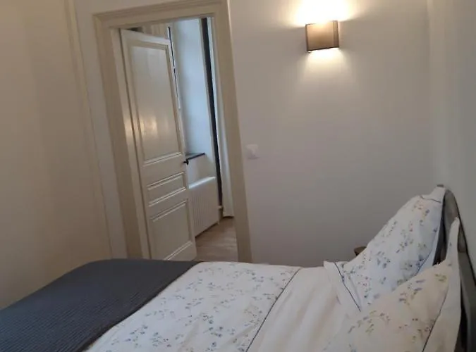 Bed & Breakfast Petit Manoir De La Berthenlaire 3*