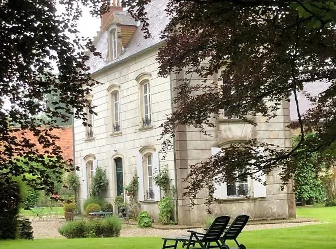 Petit Manoir De La Berthenlaire Bed & Breakfast