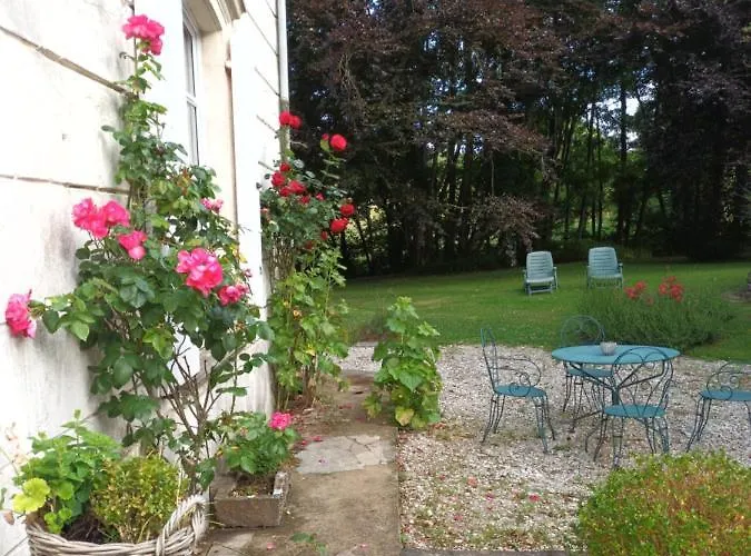 Petit Manoir De La Berthenlaire Bed & Breakfast 3*