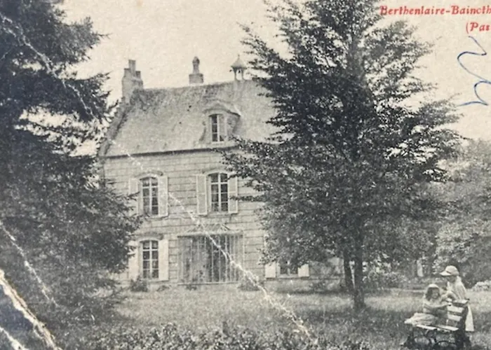 Petit Manoir De La Berthenlaire Bed & Breakfast 3*