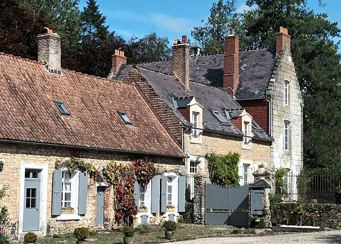 Petit Manoir De La Berthenlaire Bed & Breakfast 3*